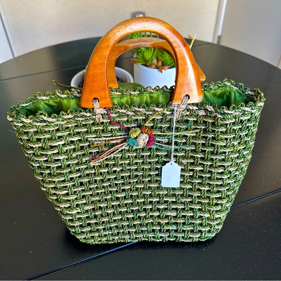 Handbags - Woven Spring/Summer Wooden Handle Bag Vacation